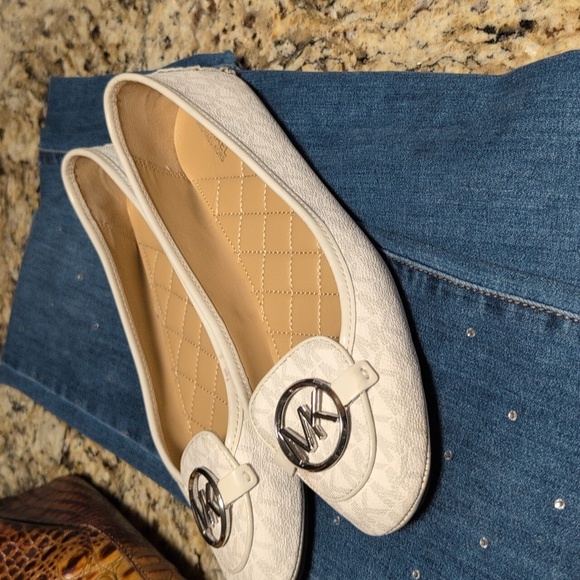 Michael kors monogram flats white and gray size 9 and 1/2 - Picture 3 of 4